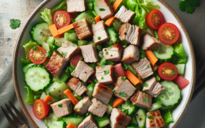 Ensalada de cerdo con aderezo de cilantro